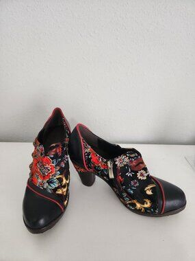 Leather Floral Bootie size 38